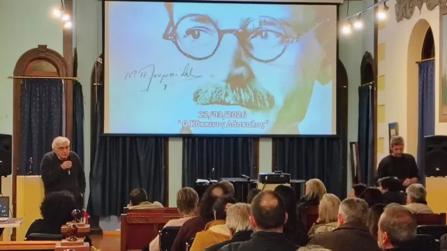 Photoshoot The Red Teacher 01