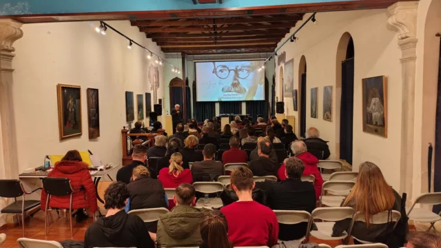 Photoshoot The Red Teacher 06