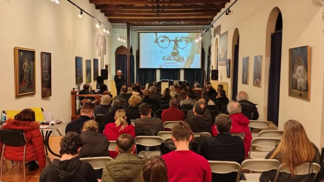 Photoshoot The Red Teacher 09