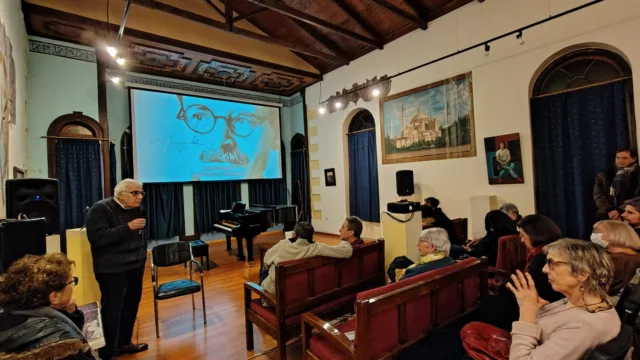 Photoshoot The Red Teacher 23