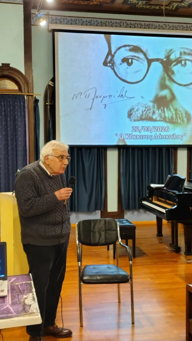 Photoshoot The Red Teacher 30