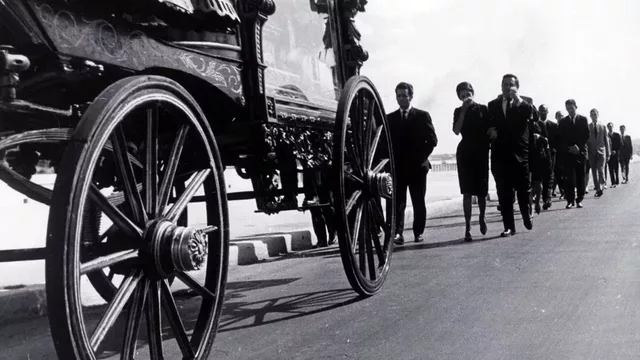 Death of a Bureaucrat 1966 22